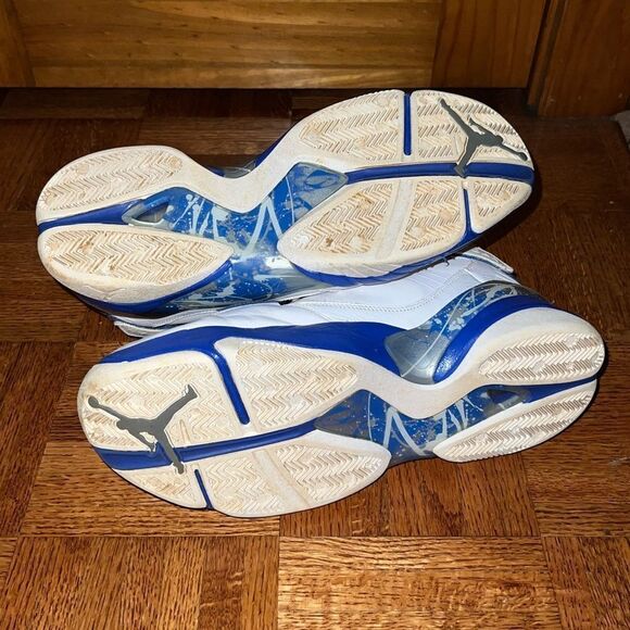 Air Jordans Varsity Royal white, blue and silver main image 4
